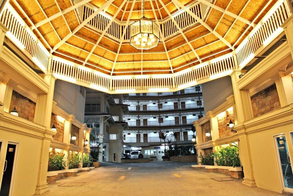 Baanklang Huahin Hotel Exterior photo